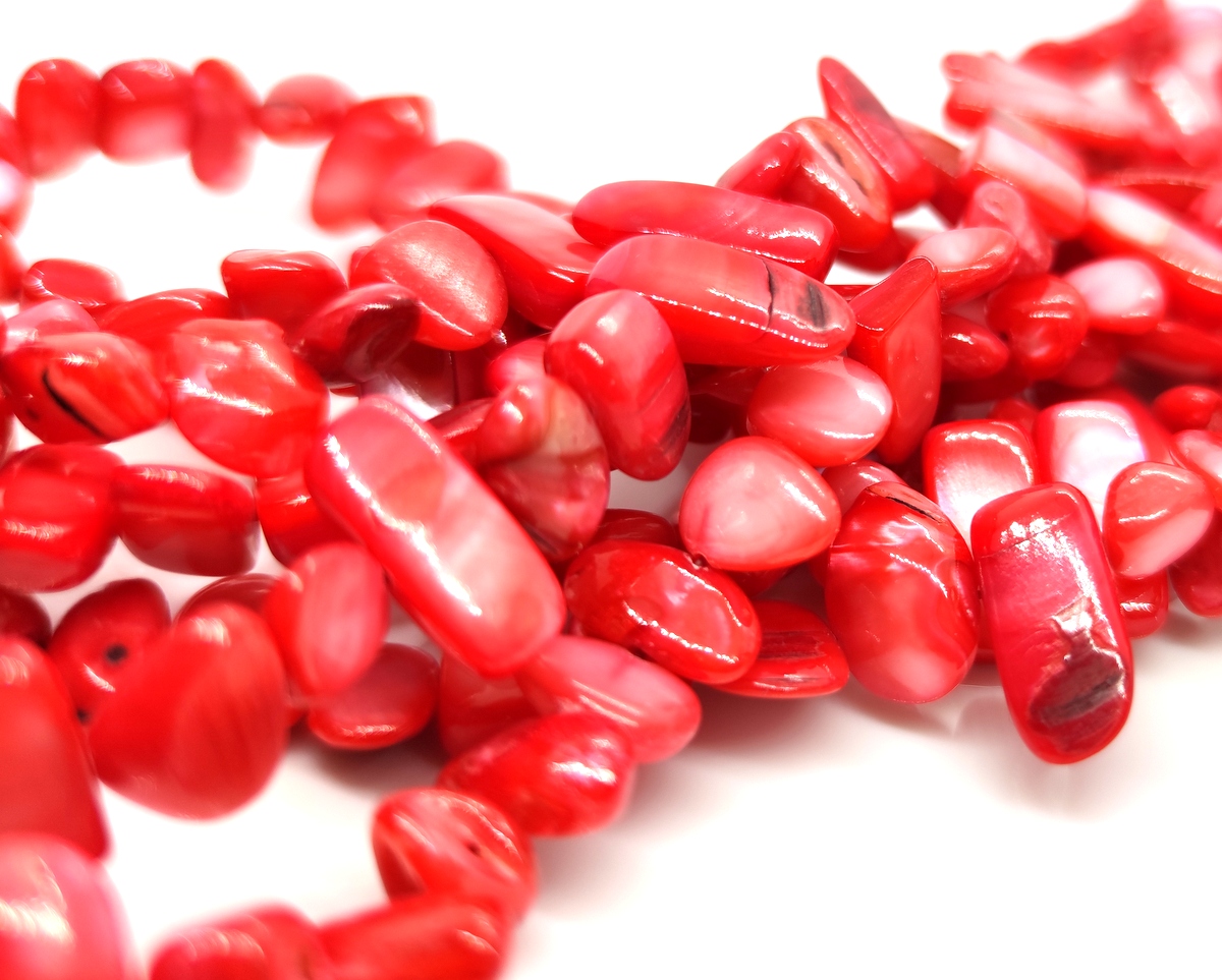 Glavandenio perlo kriaukls karoliukai raudono koralo sp. 5x8-10x25mm, juosta