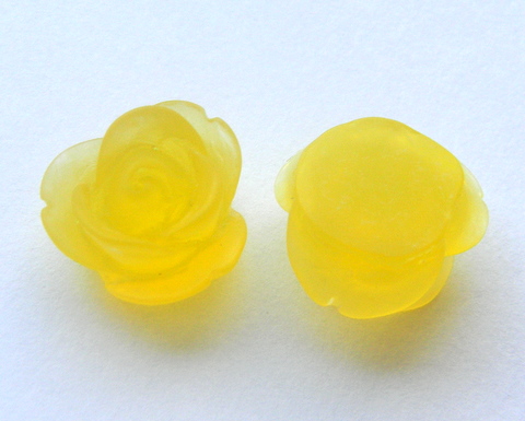 Kaboonas plastikinis matinis Royt v. geltonas 14x8xmm