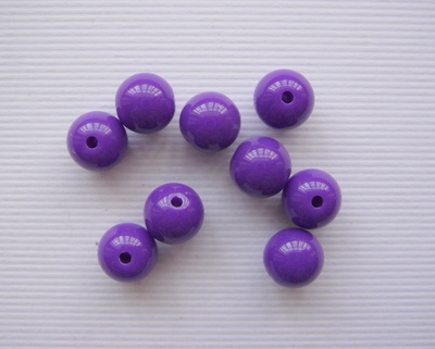 Plastikinis karoliukas violetinis 12 mm