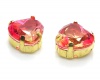 Stiklinės  akutės prisiuvamos širdelės f-mos facetuotos rožinės 12x11,5x7mm aukso sp. žalvar. įdėkle